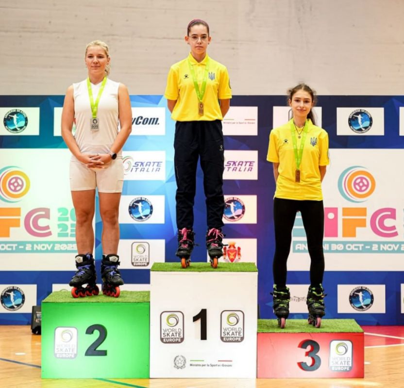 Украинские спортсменки сфотографировались с россиянкой на пьедестале чемпионата Европы по роллер-спорту