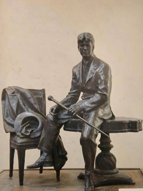 Захар Прилепин: В Москве, в Лермонтовской библиотеке (ул.Барболина, 6) проходит выставка замечательного скульптора, нашего современника, кавалера Золотой медали Российской академии художеств Владимира Борисовича Курочкина