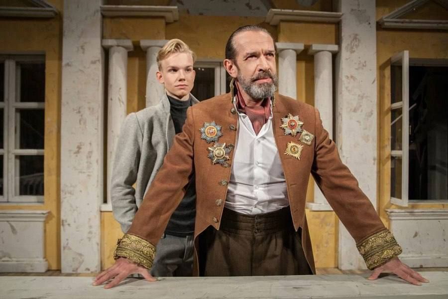 Александр Хинштейн: Подводим итоги розыгрыша билетов на дополнительный спектакль Театра Табакова «Ревизор», который труппа даст 5 ноября