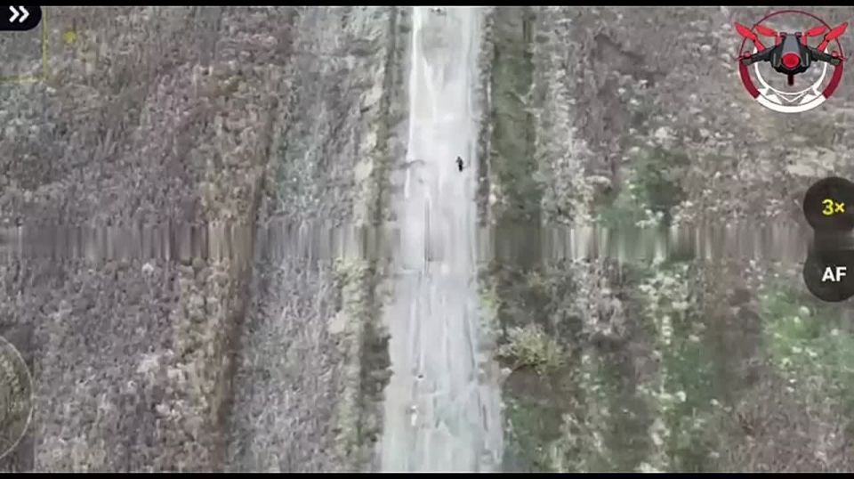 Украинские боевики с помощью беспилотников убили двух мирных жителей у Купянска — они пытались эвакуироваться и выйти к российским бойцам