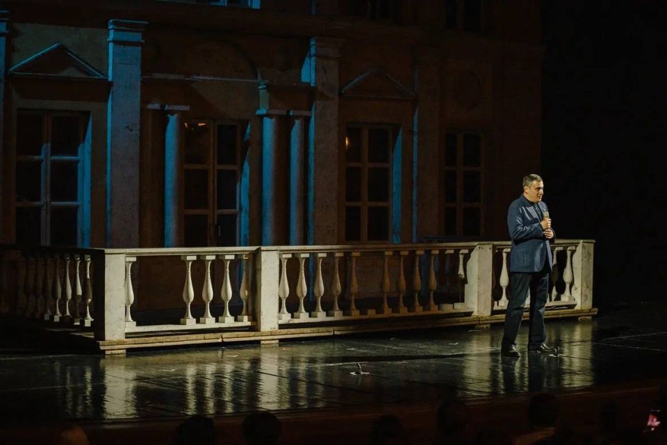 Александр Хинштейн: Свыше 800 человек в зале драмтеатра, полный аншлаг в амфитеатре на Полугоре и более 6,5 тыс