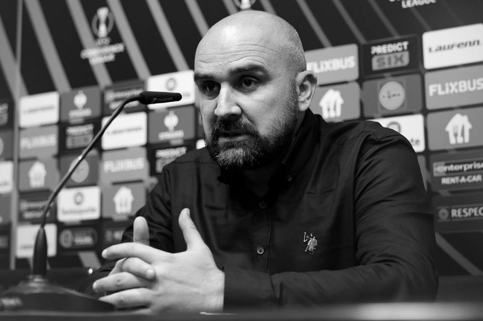 Главный тренер сербского клуба Суперлиги умер во время матча