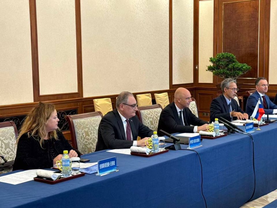 В Пекине состоялось заседание Российско-Китайского финансового диалога В Пекине состоялось заседание Российско-Китайского финансового диалога