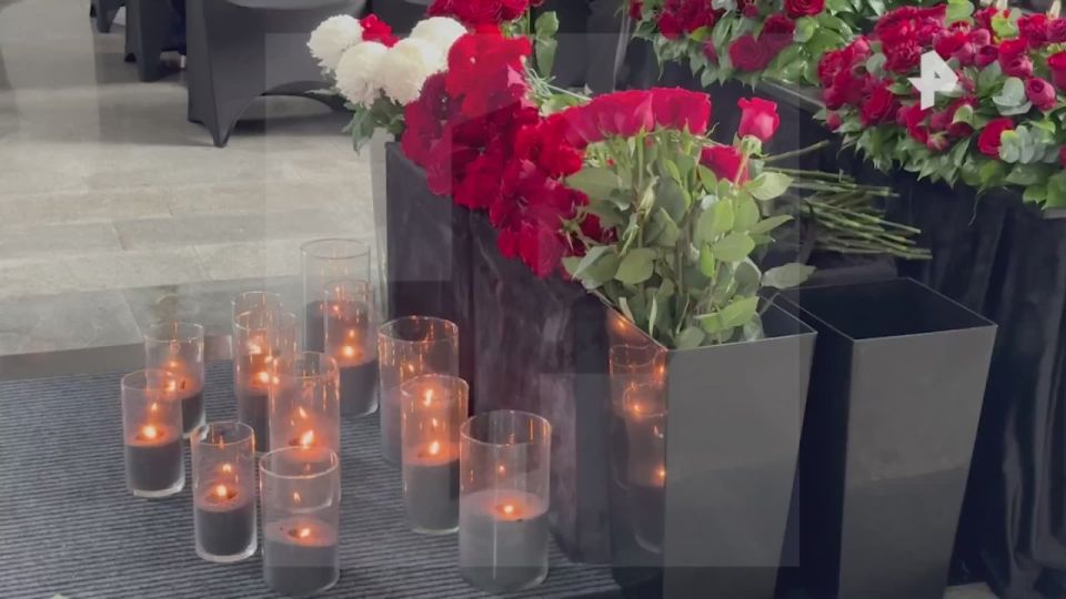 Прощание с бывшим главным редактором "Известий" Иваном Лаптевым проходит на Троекуровском кладбище в Москве