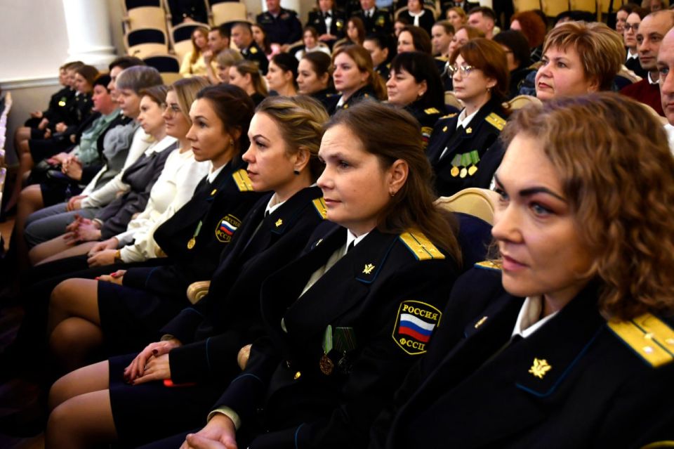 5 ноября состоялось торжественное мероприятие, посвященное 160-летию института судебных приставов РФ. В Тверской областной филармонии чествовали ветеранов и сотрудников ведомства, работающих на территории Тверской области