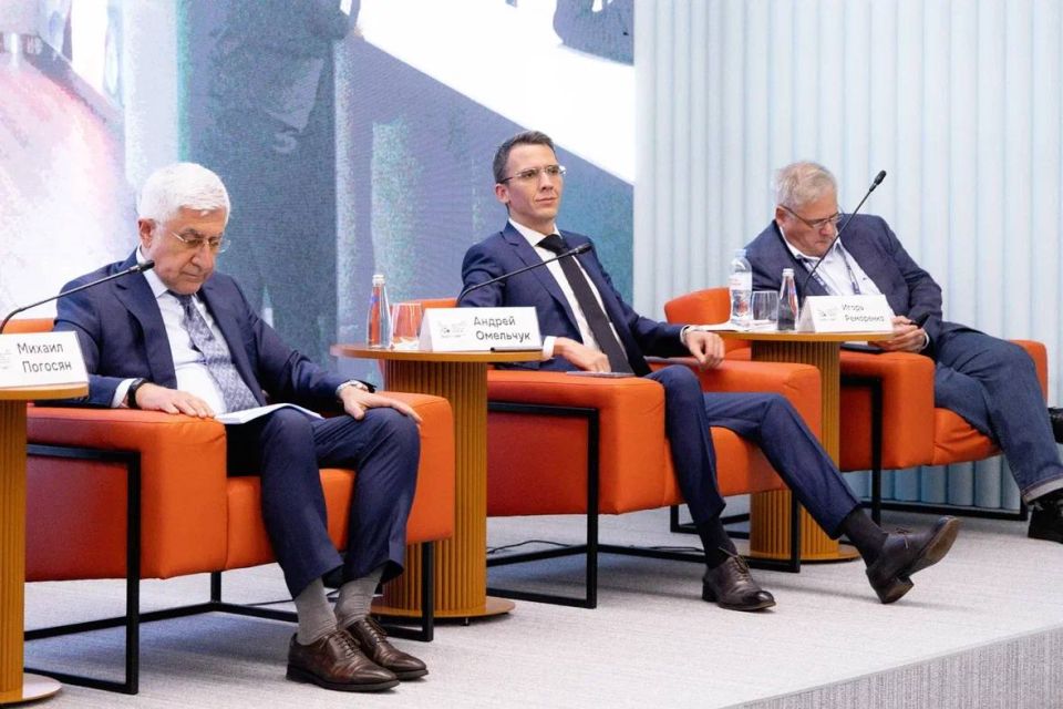 Механизмы эффективного взаимодействия университетов с реальной индустрией обсудили на форуме «Сообщество» Механизмы эффективного взаимодействия университетов с реальной индустрией обсудили на форуме «Сообщество»