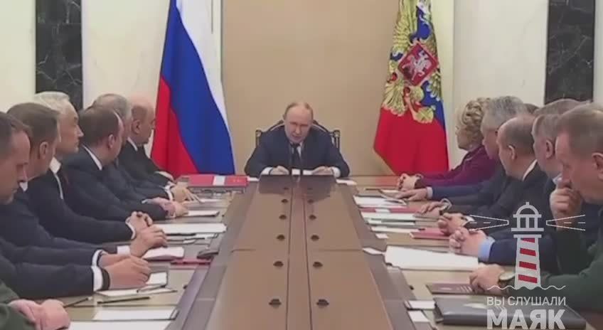 Путин поручил МИД, Минобороны и спецслужбам внести предложения о возможном начале работ по подготовке испытаний ядерного оружия