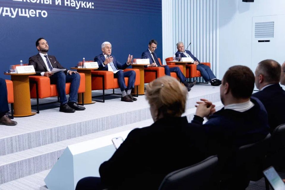 Механизмы эффективного взаимодействия университетов с реальной индустрией обсудили на форуме «Сообщество» Механизмы эффективного взаимодействия университетов с реальной индустрией обсудили на форуме «Сообщество»