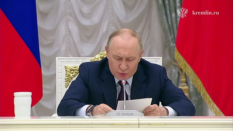 Президент предложил повысить статус межведомственной рабочей группы, координирующей вопросы межнациональных отношений, до правительственной комиссии