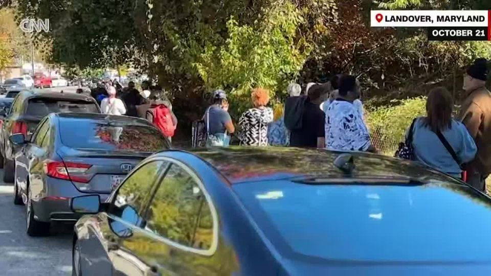 Американцам не будут выдавать талоны на питание до конца шатдауна, заявил Трамп