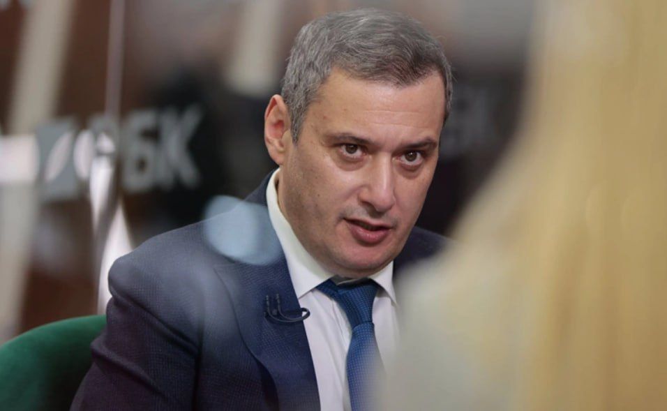 Губернатор Курской области Александр Хинштейн заявил, что не удовлетворен количеством людей, которые были уволены из органов власти и подведомственных учреждений региона и ранее привлекались к уголовной ответственности