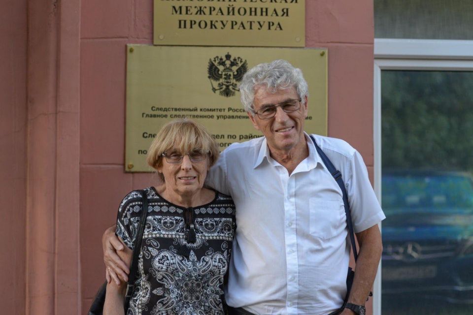 Жена иноагента Леонида Гозмана сбежала из России