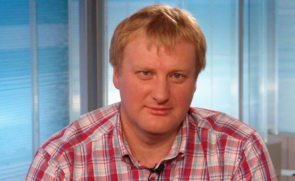 Полиция безопасности Эстонии 4 ноября задержала блогера и документалиста Олега Беседина, которого подозревают в создании угрозы госбезопасности и передаче контента находящимся под санкциями российским СМИ, сообщает ERR