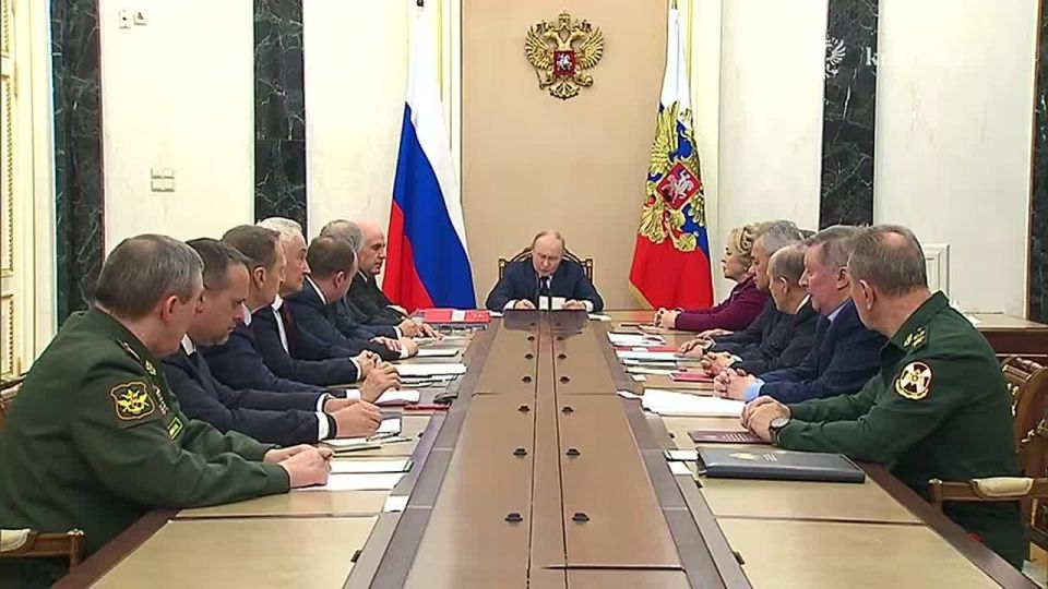 Россия всегда неукоснительно придерживалась и придерживается обязательств по Договору о всеобъемлющем запрещении ядерных испытаний и планов отойти от этих обязательств у нас нет, заявил Владимир Путин в ходе оперативного...