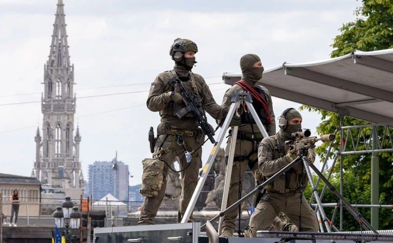     4   -     ,      ,         ,  ...