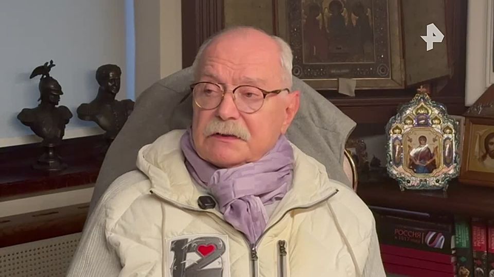 "Разливающееся с экранов обаяние": Никита Михалков поделился с РЕН ТВ воспоминаниями о телеведущем Юрии Николаеве