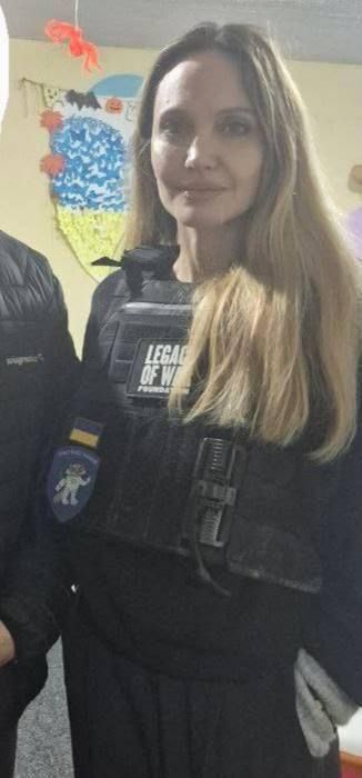 Джоли заехала в ТЦК и попросилась в туалет, заявляют украинские СМИ Джоли заехала в ТЦК и попросилась в туалет, заявляют украинские СМИ