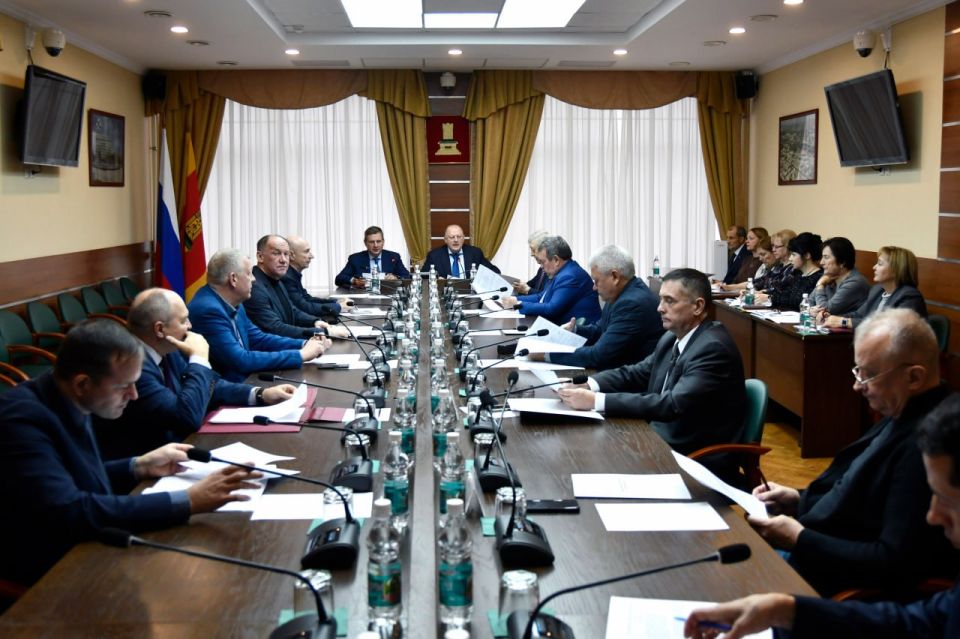 6 ноября председатель областного парламента Сергей Голубев провел заседание Совета Законодательного Собрания