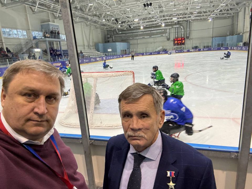 ГЕРОИ НАШЕГО ВРЕМЕНИ.. В рамках Международного спортивного Форума «Россия – спортивная держава» проходит этап чемпионата России по слэдж-хоккею. Кубок «Герои нашего времени»