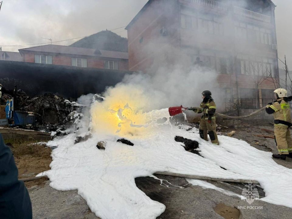 Разбившийся в Дагестане вертолёт при падении врезался в строящийся частный дом