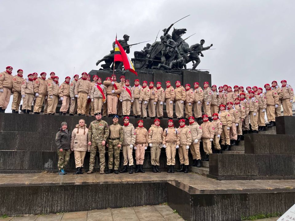 Александр Хинштейн: Курские юнармейцы приняли участие во Всероссийском патриотическом проекте «Парад Памяти», прошедшем сегодня в Самаре