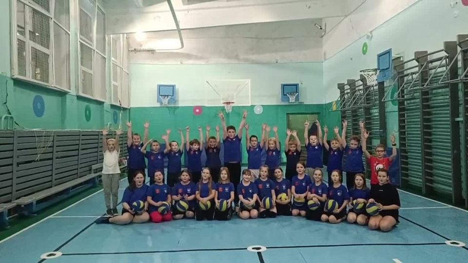 Кадеты СОШ 34 и отряд ЮИД "Сигнал" ЦО 56 города Твери поздравили сотрудников органов Внутренних дел с Днем Полиции