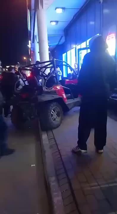 13-летний подросток без прав на багги сбил людей на тротуаре в Подмосковье