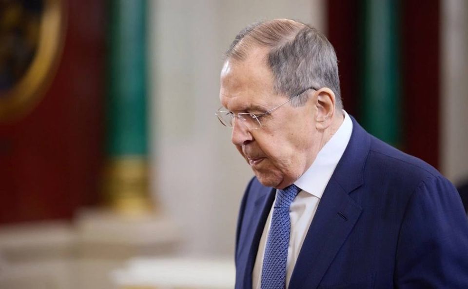 Российская сторона передала американским коллегам меморандум в формате неофициальной бумаги (non-paper) до телефонного разговора Путина и Трампа, чтобы напомнить о пониманиях, достигнутых по итогам саммита на Аляске...