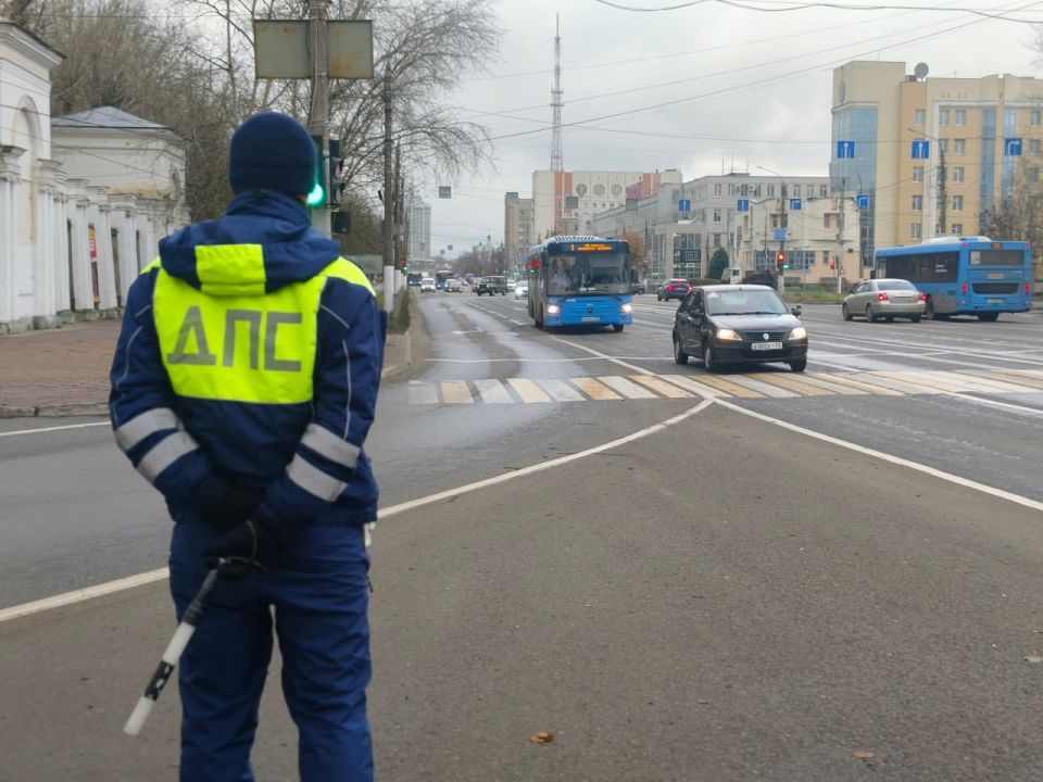 11 ноября тверские автоинспекторы провели акцию «Пристегни самое дорогое»
