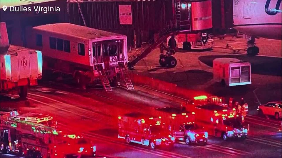 Мобильный зал ожидания врезался в терминал аэропорта в Вашингтоне — 18 человек пострадали