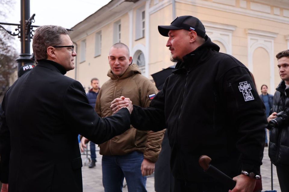 Рэперы Рома Жиган и МК-5,45, известные своим патриотическим творчеством, провели концерт в поддержку политики губернатора Вологодской области Георгия Филимонова