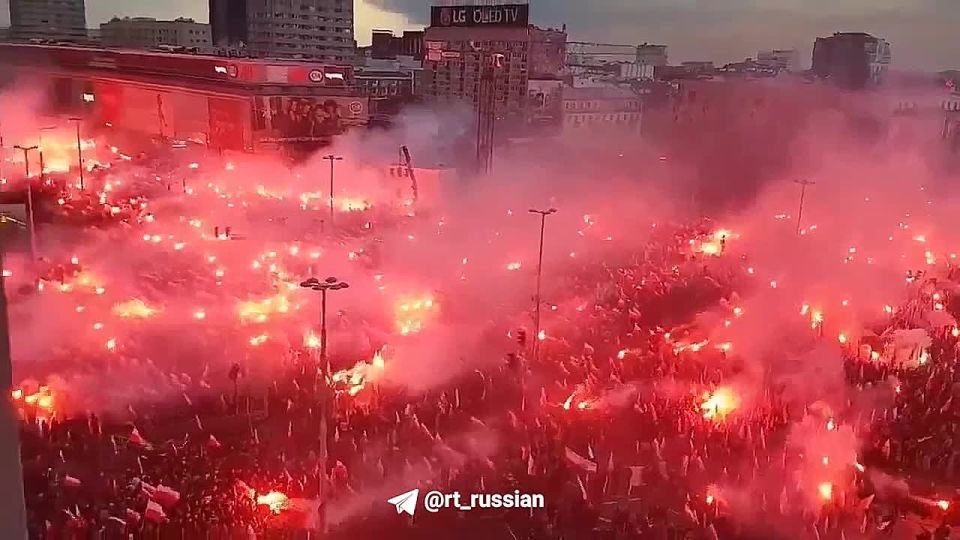 «Стоп иммиграции, время депортации!», «Польский народ вымирает!»