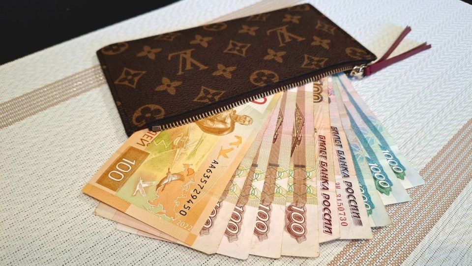 Крупные переводы себе через СБП включили в перечень подозрительных операций