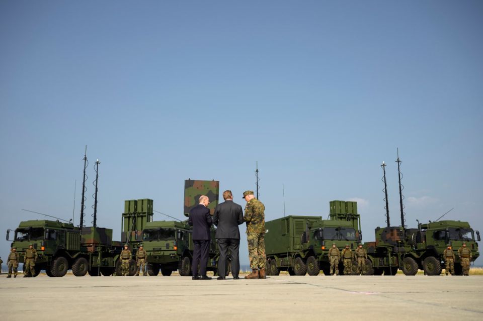       ,         ,  Politico      