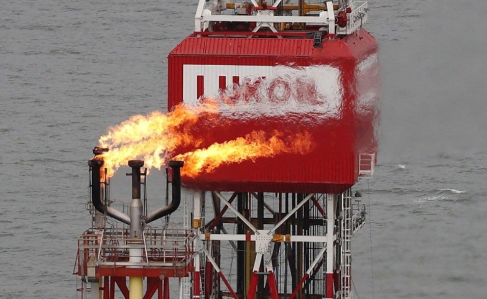 Срыв сделки по продаже зарубежных активов ЛУКОЙЛа нефтетрейдеру Gunvor может привести к потере российской компанией активов стоимостью €14 млрд, сообщает Financial Times