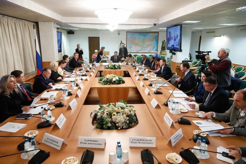 Анна Кузнецова: На встрече депутатской группы Государственной Думы по связям с парламентами Республики Конго, Демократической Республики Конго, с группой дружбы «ДРК — Россия» Национального собрания Демократической...