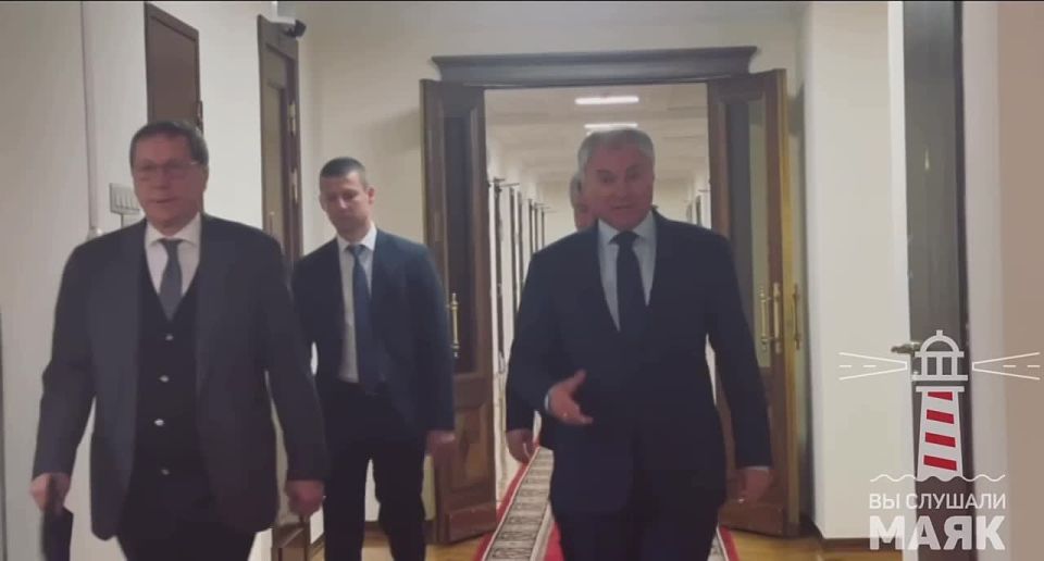 Председатель Госдумы Вячеслав Володин начал рабочий день с неформального общения с журналистами