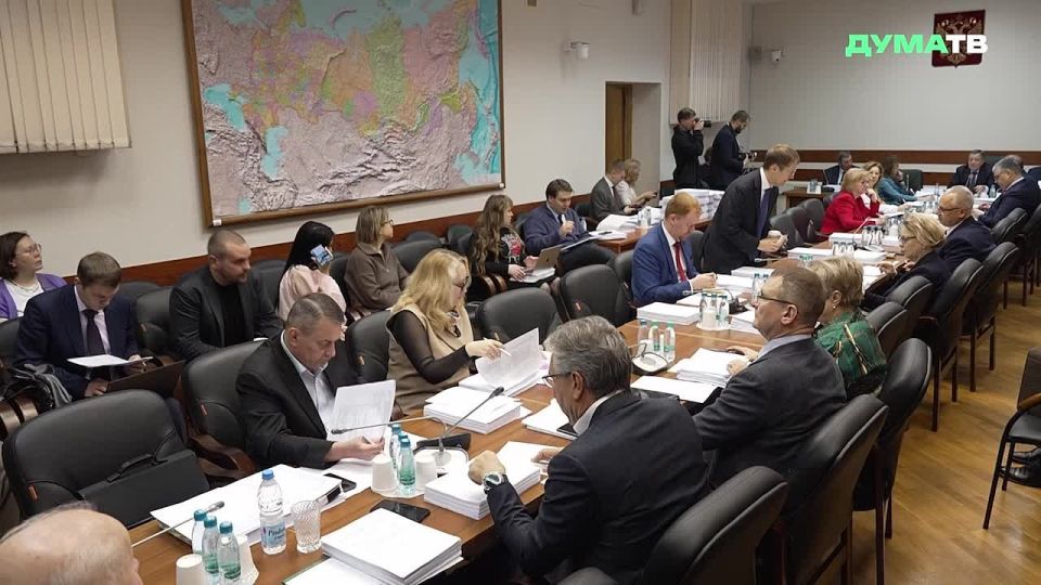 Ко второму чтению проекта федерального бюджета на 2026-2028 годы поступило 715 поправок, все они получили заключения профильных комитетов, сообщил Председатель Комитета ГД по бюджету и налогам Андрей Макаров на заседании...