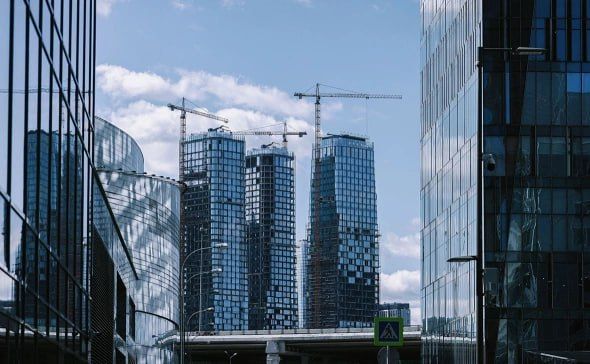 Объем сделок с самым редким жильем класса «делюкс» в Москве — пентхаусами, ситихаусами, виллами и другими такими объектами — с января по сентябрь 2025 года достиг 25 млрд руб