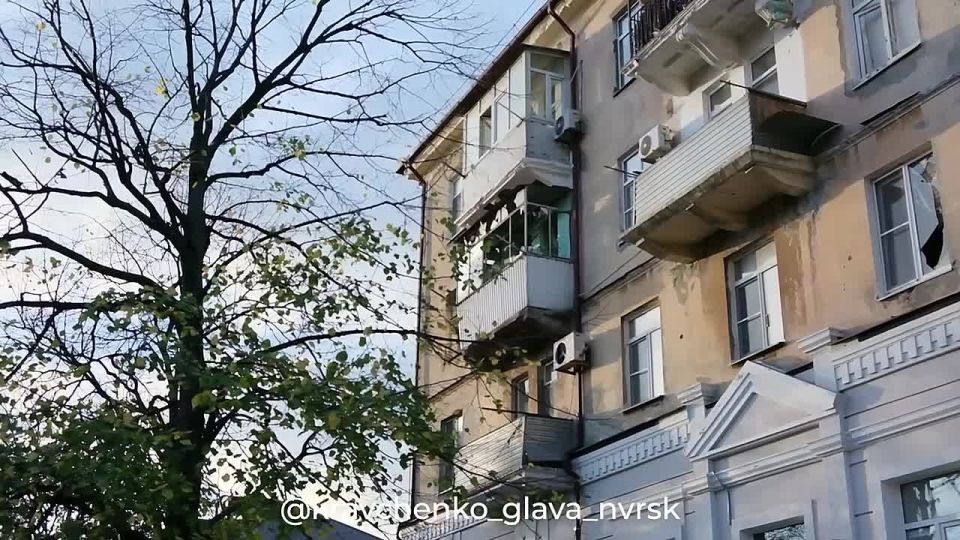 После ночной атаки ВСУ в Новороссийске ввели режим ЧС, сообщает мэр города Андрей Кравченко