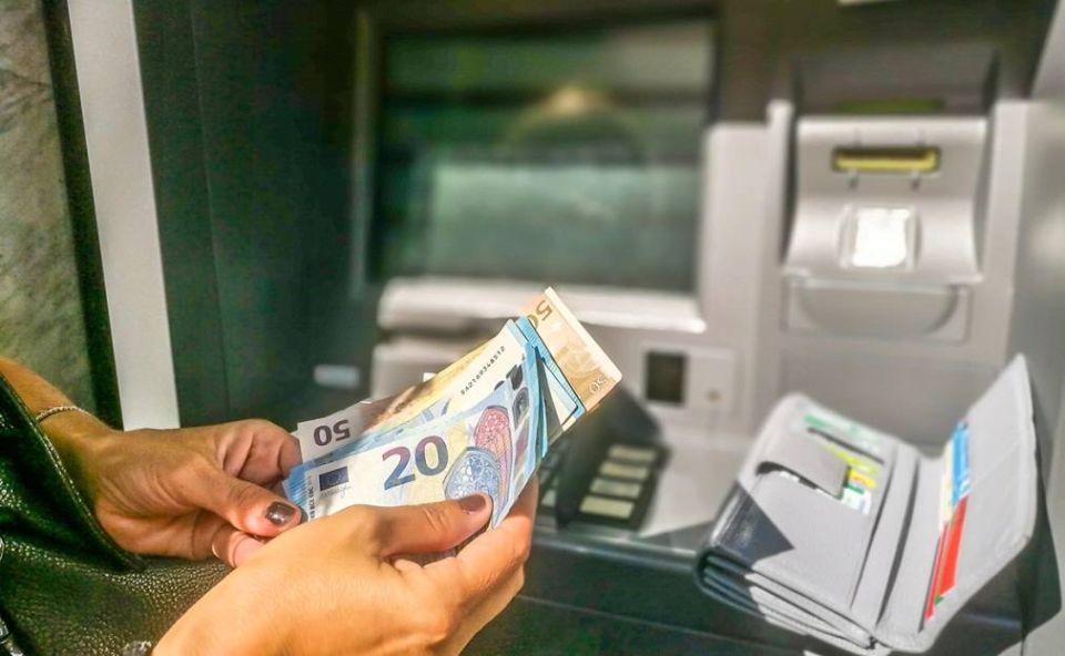 Жительница Италии Мария Захарова, тезка официального представителя МИД России, находящейся под санкциями Евросоюза, рассказала Радио РБК, что сталкивается с задержками при получении зарплаты, а также дополнительными...