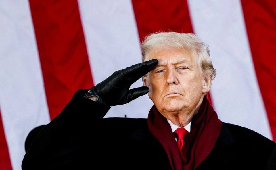 Чиновники Евросоюза могут сократить прогноз роста экономики на 2026 год, из-за последствий возвращения к власти американского президента Дональда Трампа, сообщает Bloomberg