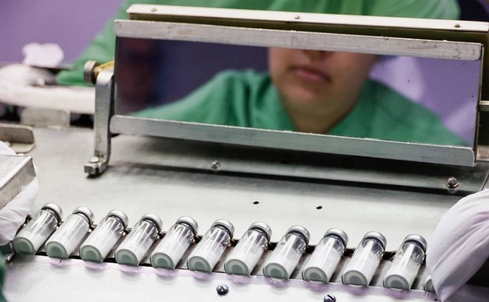 В российских судах растет число патентных споров между фармацевтическими компаниями: на момент ноября 2025 года рассматривалось минимум 48 таких дел, среди которых 21 иск связан с требованием о выдаче принудительных лицензий...