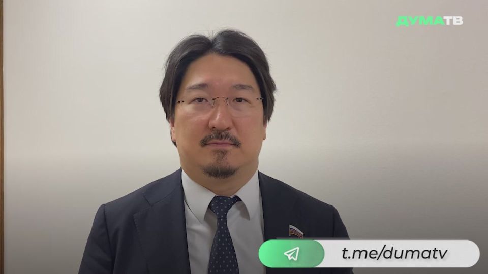 Нужна внимательная позиция по поводу ограничения употребления энергетиков и для взрослых, в настоящий момент этот вопрос изучается, сообщил первый зампред Комитета Госдумы по охране здоровья Бадма Башанкаев