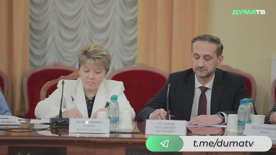 Добровольное применение национальных стандартов при оказании инвазивных немедицинских услуг, таких как татуаж, пирсинг и маникюр, может привести к неконтролируемому распространению гепатита С, считает член Комитета ГД по...