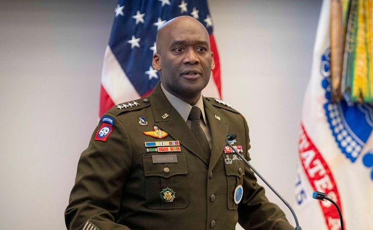 Расположение американских войск на Корейском полуострове, который является «стратегическим хабом против Китая и России», позволяет сдерживать две эти страны, говорится в статье командующего Вооруженными силами США в Южной...