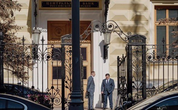 По данным Банка России, кредитный портфель малого и среднего бизнеса (МСБ) два месяца подряд сокращается в годовом выражении: в сентябре его размер уменьшился на 0,4% год к году после снижения на 0,3% в августе