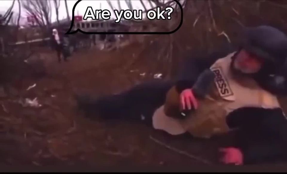 Армен Гаспарян: Нормуль. Koрреспондент иноагентов ВВС делал live «под перекрестным огнем русских», когда в кадр неожиданно вошла женщина, которая просто хотела узнать, что случилось и нужна ли помощь ГАСПАРЯН | ГАСПАРЯН