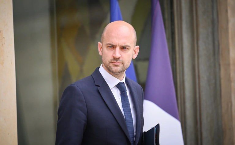 Украина может не вернуть кредит в €140 млрд за счет замороженных российских активов, предоставление которого обсуждают в Евросоюзе, в связи с чем важно, чтобы финансовые риски разделили другие участники G7, заявил министр...