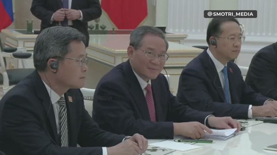 Путин проводит встречу с премьера Госсовета КНР